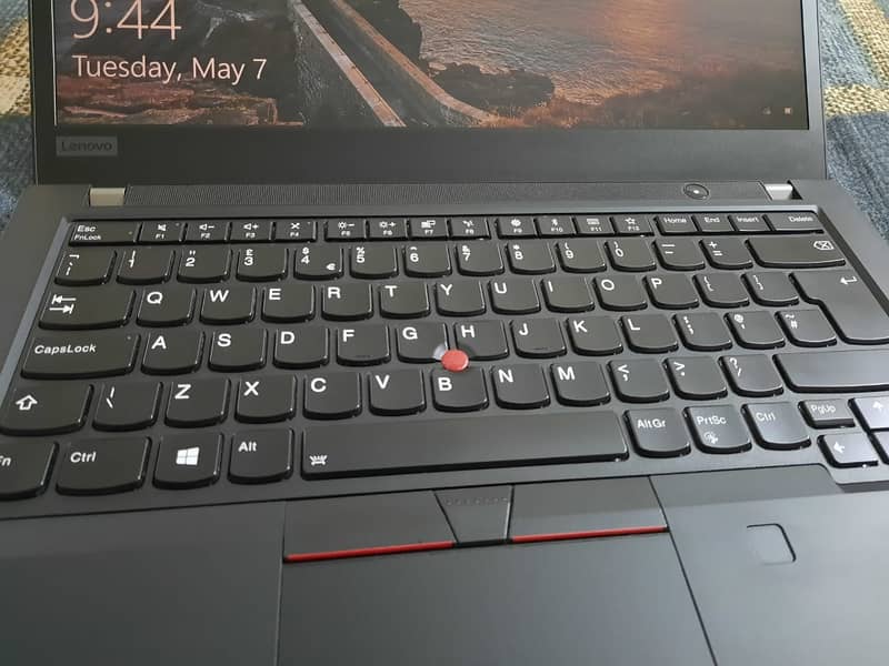 Lenovo Thinkpad T490 (Touch Variant) 3