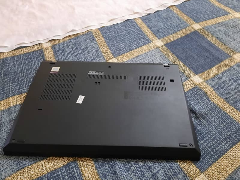 Lenovo Thinkpad T490 (Touch Variant) 4