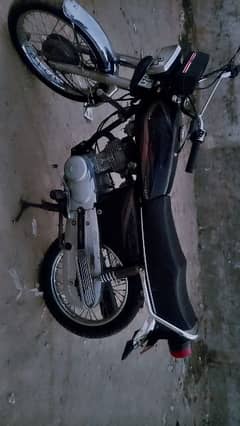 Honda 125 urgent for sale only serious byers contact | 03234863251