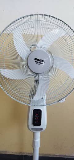 Charing stand fan