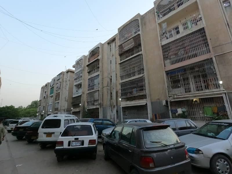 Centrally Located Prime Location Flat In Gulshan-E-Iqbal - Block 4 Is Available For Sale 1