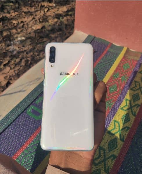 Samsung Galaxy A70 1