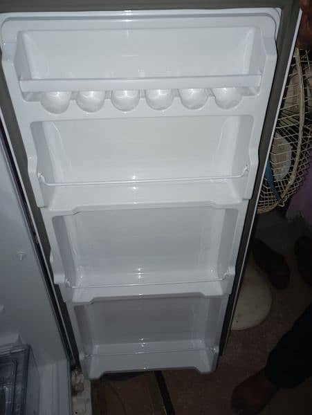 Dawlance 9106 refrigerator 6 cubic ft 4