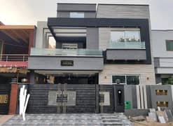 8 marla House for rent in Ali Block Bahria Town Lahore