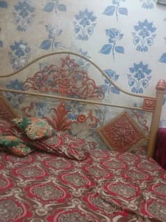 Steel double bed for sale wit out matras and with miral