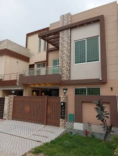 5 MARLA USED HOUSE FOR SALE SECTOR D BAHRIA TOWN LAHORE