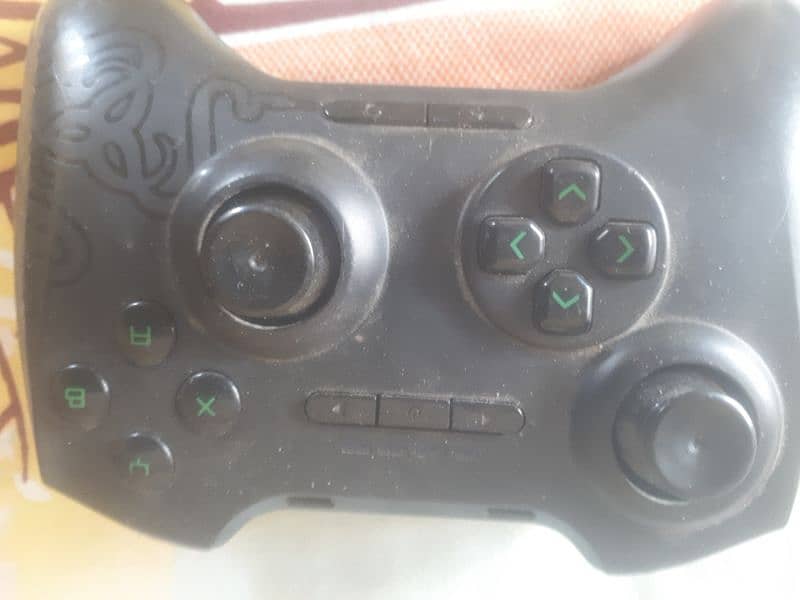 Razer company ka controller he battery nhi he bs 1