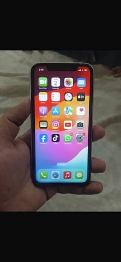 iphone 11 64 gb fctry unlock in v. good condition