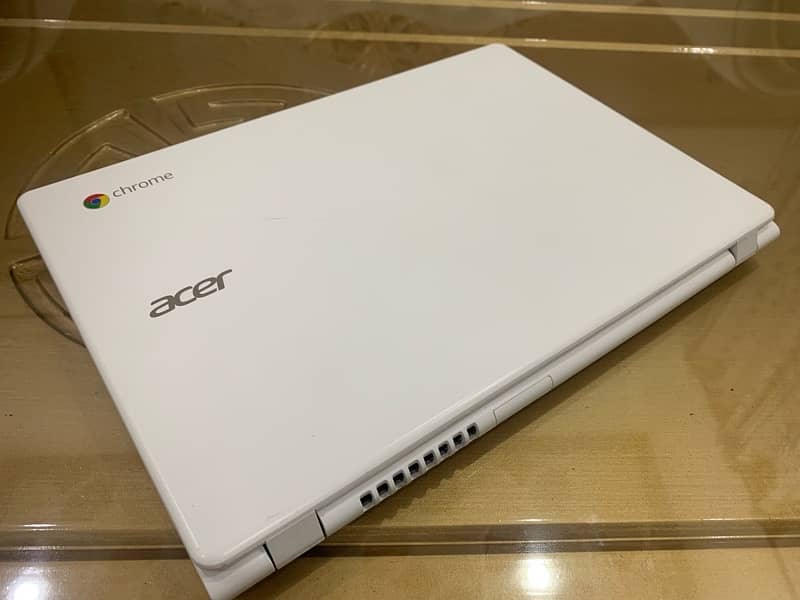 Acer New Touch slim laptop Intel Celeron 5th gen 4/128 Window 10 12
