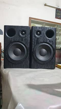 studio monitor speakers