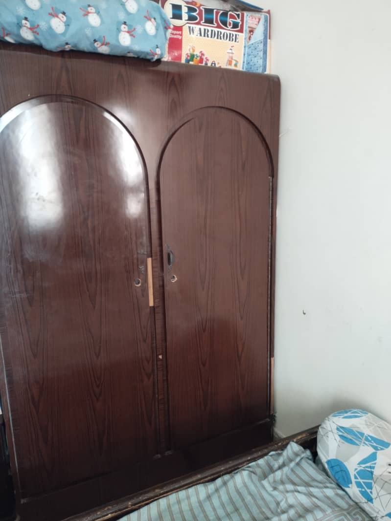 wooden wardrobe 0