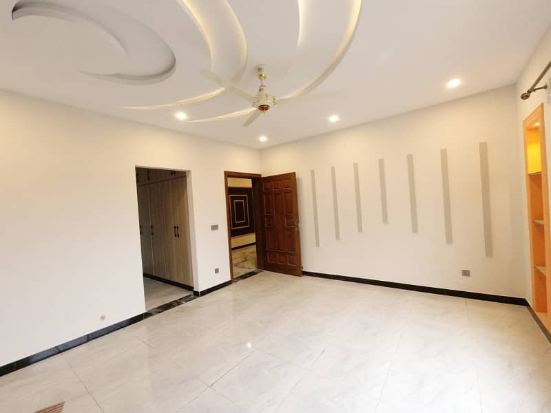 Upper portion for rent in G15 size 1 kanal water gas electricity all facilities five options available 9