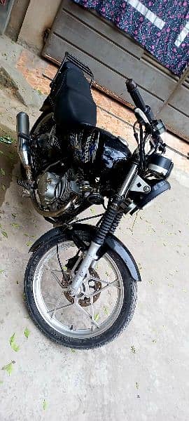 Suzuki GS 150 2