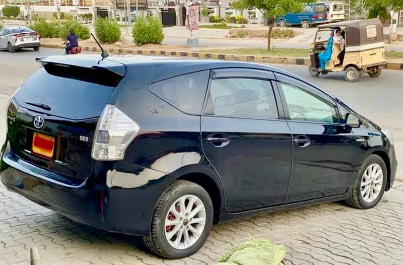 Toyota Prius Alpha Good Condition 3