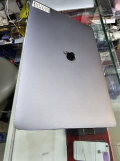 Macbook pro model 2016 i7 15.4 inches