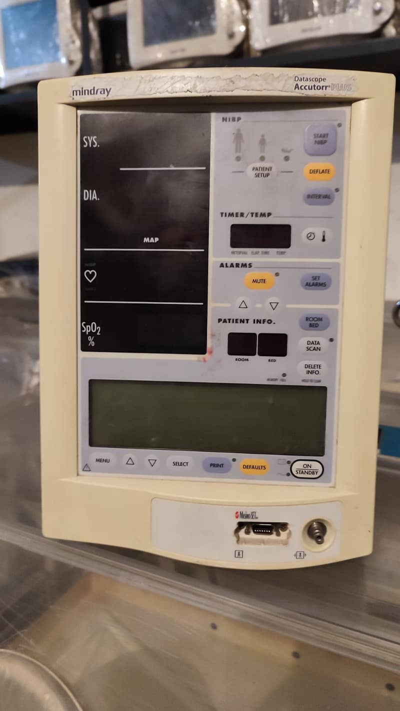 Patient Cardiac Monitor Vital Sign Monitor, BP apparatus, Saturation. 6