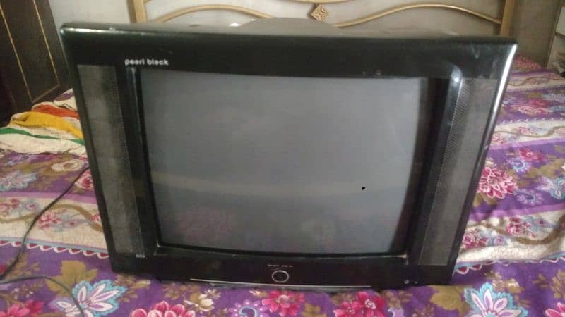 I'm selling my peari black  TV 3