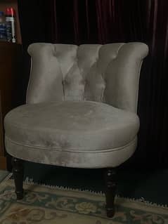 bedroom chairs in mint condition