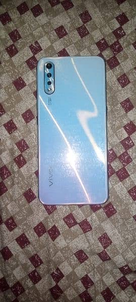 VIVO S1 4/128 GB 3