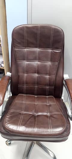 Good Condition Hi back executive chairs for sale ( above 25 quantity)