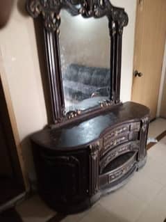 1 dressing table for sale
