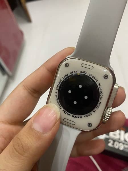 smart watch with box and charger 4