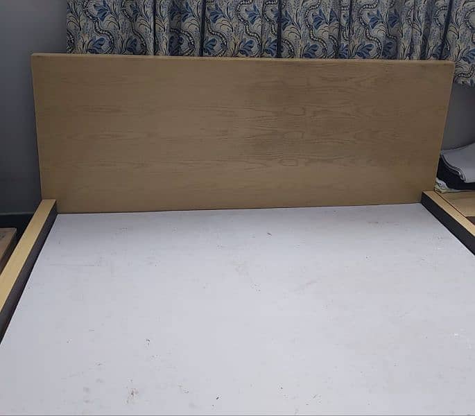 Queen size bed with two side tables 3