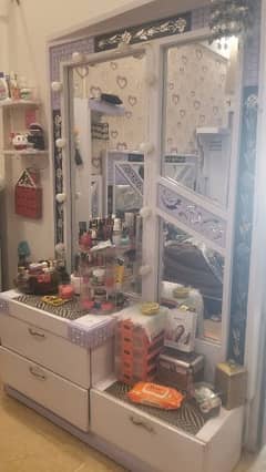 i am selling my dressing table