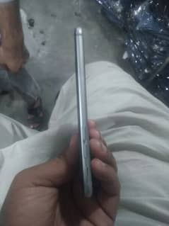 I phone 6 64gb good battery. good condition