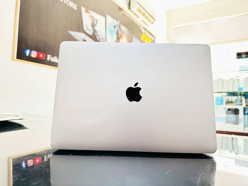 APPLE macbook air 2020 core i5 4