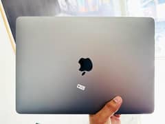 Apple Macbook pro 2019 13inch display Core i7