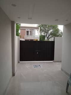 10 Marla house Upper Portion for Rent in Rafi Block Bahria Town Lahore