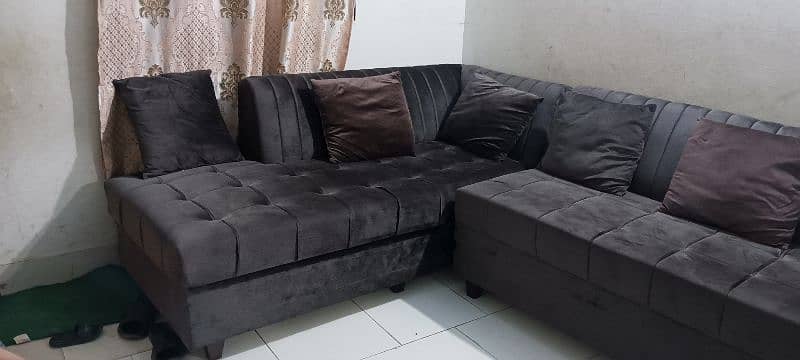 Lshape sofa in new condition 0