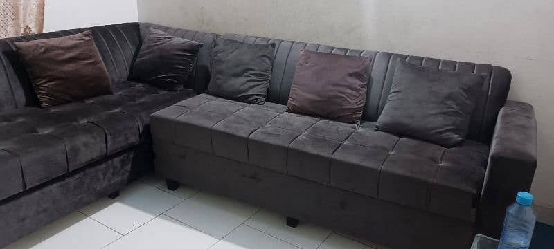 Lshape sofa in new condition 1