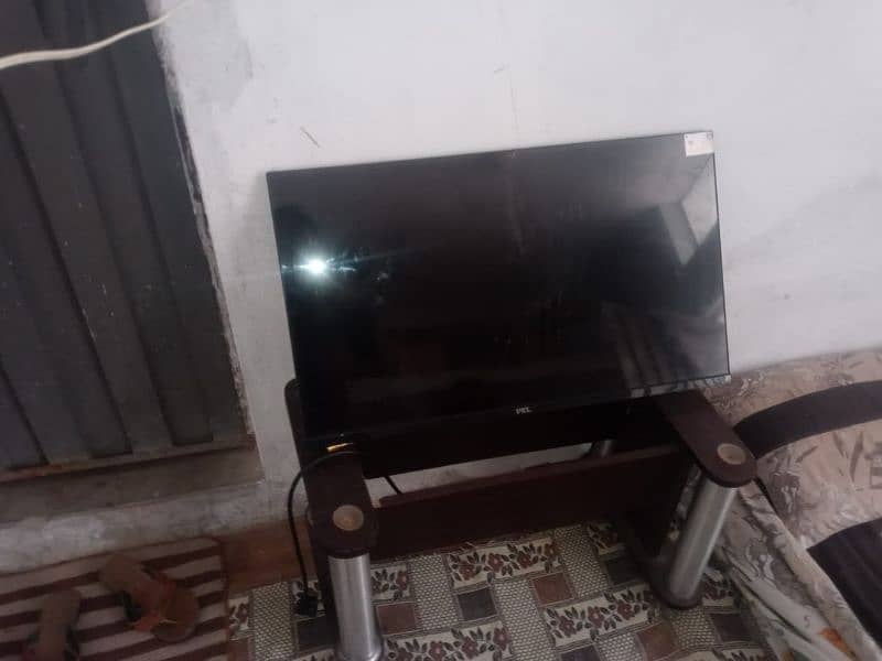 pel 32 inch lcd 0