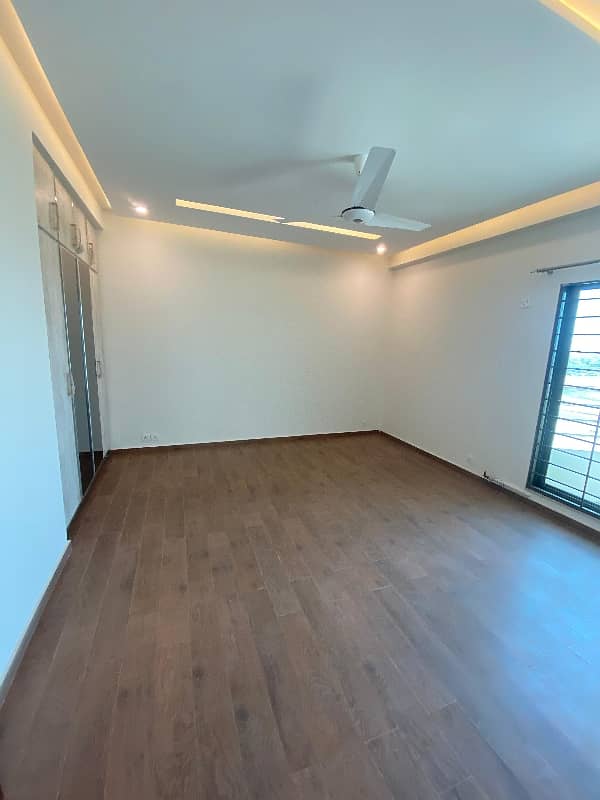 Facing Park, 2nd Floor, Ideal Location Apartment For Rent 19
