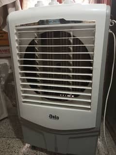 Air cooler with cool jel bottles