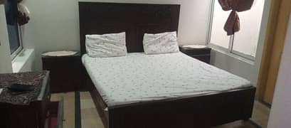 I want too urgent sale my complete Bed set
