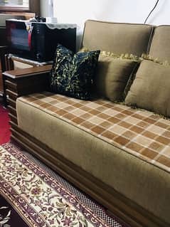 Luxurious Five-Seater Sofa in Excellent Condition