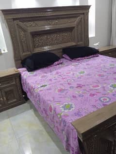 PURE SOLID WOOD BED IN ANTIQUE POLISH AND GLOSS BRAND NEW BED SELFMADE