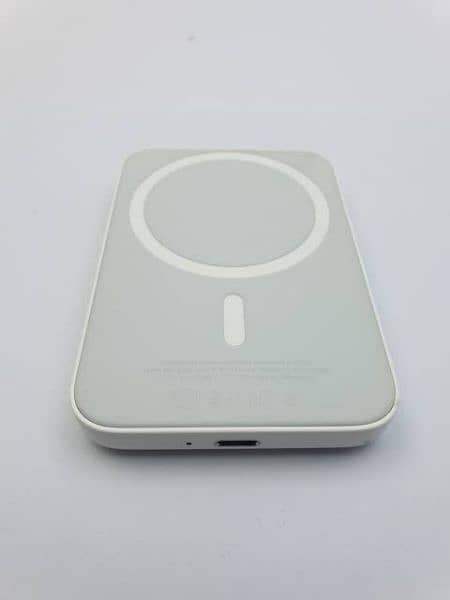 **20% OFF SALE **Apple 5000mAh MagSafe Wireless PowerBank Universal 1