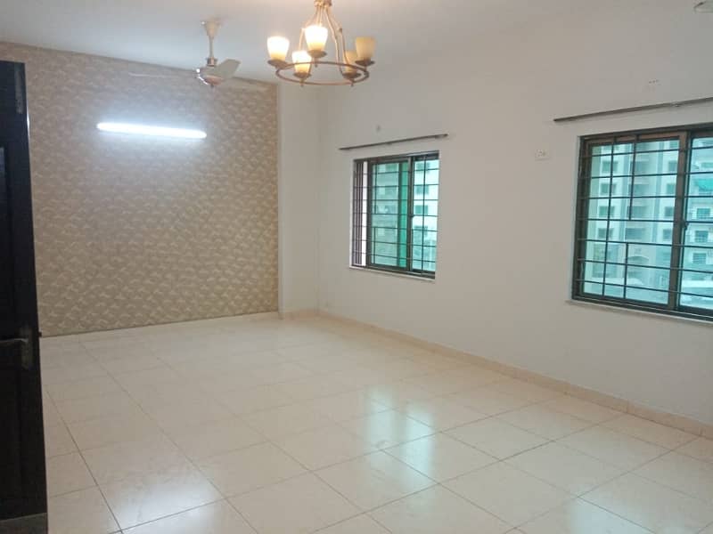 3 Bed Apartment For Rent With Beautifull View 2
