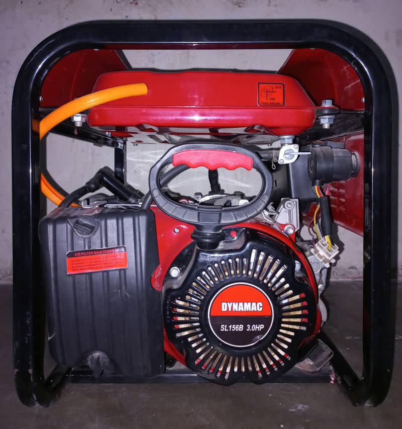 DYNAMAC DY1800E GASOLINE GENERATOR (1KVA) 3