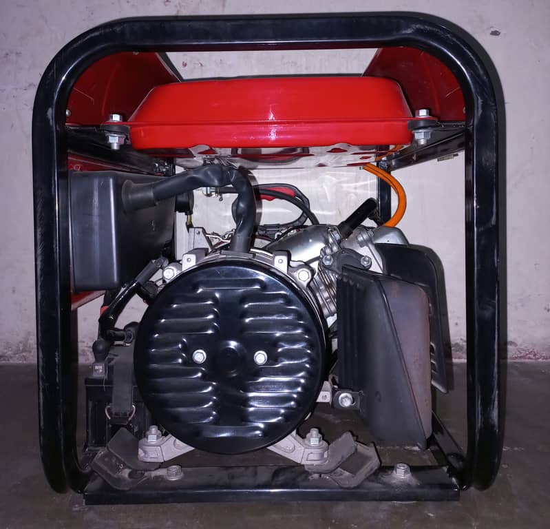 DYNAMAC DY1800E GASOLINE GENERATOR (1KVA) 4