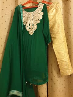 Embroided and Fancy slightly used 3 piece Mehndi suit availbale.