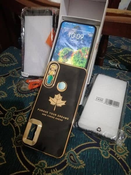 Huawei y9 prime 2019 with box and charger 0