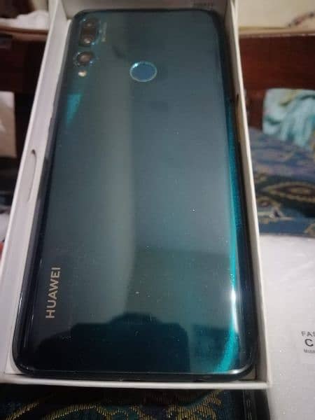 Huawei y9 prime 2019 with box and charger 1