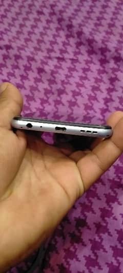 Vivo y20 . . 9/10 condition . . with complete box . . with charger