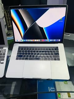 Macbook pro 2017 16/512 SSD 15.4 inch display 4gb graphic card