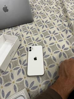apple iPhone 11 white 128gb ( pta approved )